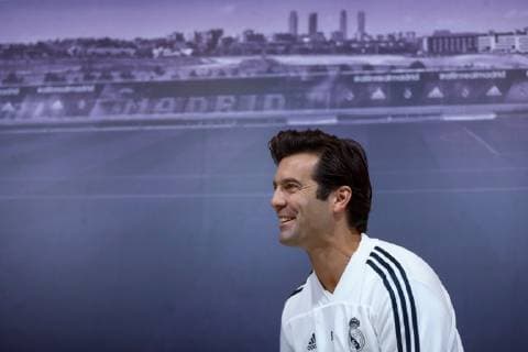 Real Madrid s head coach Santiago Solari arrives to a press conference PK Pressekonferenz after the team s training session at Valdebebas sports city in Madrid, Spain, 02 November 2018. Real Madrid faces Valladolid in a Primera Division Liga match, 03 November 2018. Real Madrid training session !ACHTUNG: NUR REDAKTIONELLE NUTZUNG!  Copyright: xEMILIOxNARANJOx GRAF9932 20181102-636767652489809945