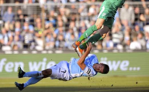 10 11 2018 Football 3 Bundesliga 2018 2019 15 Matchday TSV 1860 Munich Hallescher FC in the Städtischen Stadion an der Grünwalderstrasse in Munich v li Goalkeeper Kai Eisele Hallescher FC with the knee first against Stefan Lex TSV 1860 Munich that gives penalty for the lions to 1 1 Compensation DFL regulations prohibit any use of photographs as image sequences and or quasi video
