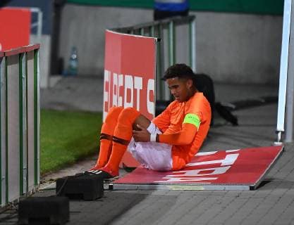 16 11 2018 xhbx Football test match U21 Germany Netherlands emspor v l Justin Kluivert Netherlands U21 lies on the advertising board DFL DFB REGULATIONS PROHIBIT ANY USE OF PHOTOGRAPHS as IMAGE SEQUENCES and or QUASI VIDEO Offenbach am Main