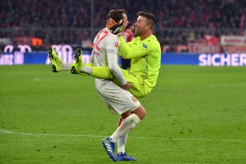 Robin BORMUTH Fortuna Duesseldorf with goalkeeper Michael RENSING Fortuna Duesseldorf Action Jubel Joy Enthusiasm Football 1 Bundesliga 12 Matchday Matchday12 FC Bayern Muenchen M Fortuna Duesseldorf D 3 3 on 24 11 2018 in Munich A L L I A N Z A R E N A DFL REGULATIONS PROHIBIT ANY USE OF PHOTOGRAPHS AS IMAGE SEQUENCES AND OR QUASI VIDEO