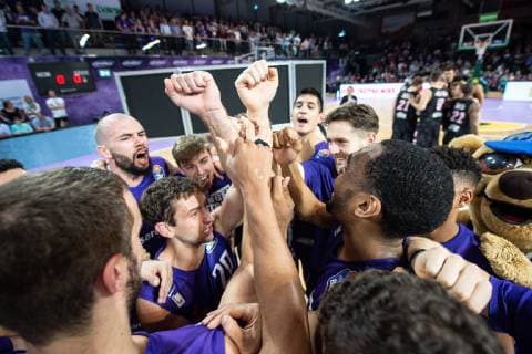 14 10 2018 Basketball Bundesliga easyCredit BBL Season 2018 19 3 Matchday BG Göttingen s Oliver Würzburg Göttingens players stand together after the match Photo Swen Gatekeeper BG Göttingen s Oliver Würzburg SPF3483