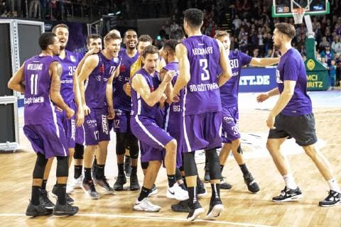 28 10 2018 Basketball Bundesliga easyCredit BBL Season 2018 19 5 Matchday BG Göttingen HAKRO Merlins Crailsheim Göttingens Players dance the Humba after the match Photo Swen Porter BG Göttingen HAKRO Merlins Crailsheim SPF3970