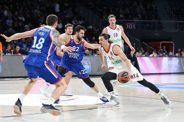 l r in duel action with Adrien Moerman 18 Anadolu Efes Istanbul Vasilije Micic 22 Anadolu Efes Istanbul and Nihad Djedovic 14 FC Bayern Basketball Anadolu Efes Istanbul vs. FC Bayern Basketball Basketball Euroleague 03 01 2019 Istanbul Turkey Turkey Copyright: xkolbert-press MatthiasxStickelx