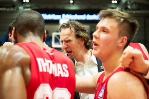 easycredit Basketball Bundesliga matchday 15 on 5 1 2019 season 2018 2019 Science City Jena vs. Giessen 46ers middle coach Ingo Freyer Giessen energetic with the team screams Sparkassen Arena Jena