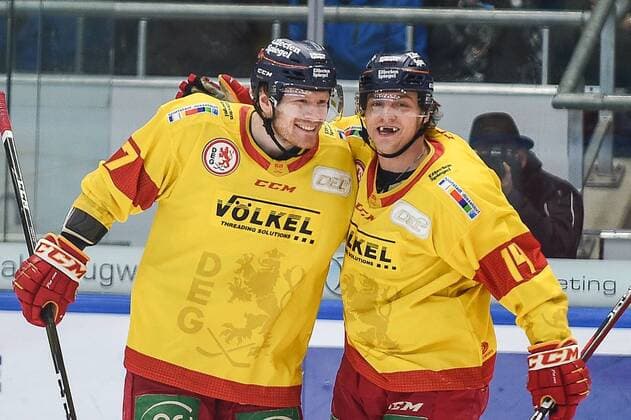 Leon Niederberger Duesseldorfer EG 17 celebrates the Torschuewtzen Jaedon Descheneau Duesseldorfer EG 14 Augsburger Panther Duesseldorfer EG Ice Hockey German Ice Hockey League 06 01 2019 Augsburg Bayern Germany Copyright: xkolbert-press BurghardxSchreyerx