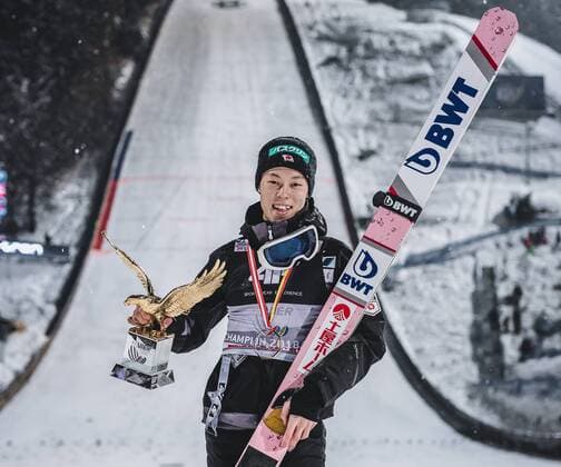 AUT FIS World Cup Ski Jump Vierschanzentournee Bischofshofen 06 01 2019 Paul Außerleitner Schanze Bischofshofen AUT FIS World Cup Ski Jump Vierschanzentournee Bischofshofen Award Ceremony in picture Overall Winner Ryoyu Kobayashi JPN Overall Winner Ryoyu Kobayashi of Japan during the winner Ceremony for the Four Hills Tournament of FIS Ski Jumping World Cup at the Paul Außerleitner Schanze in Bischofshofen Austria on 2019 01 06 Bischofshofen Salzburg Austria Kein Release verfügbar