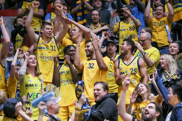 Berlin players go to the enthusiastic audience on the tribune In the middle of the picture celebrate from the left Rokas Giedraitis Alba Berlin 31 Landry Nnoko Alba Berlin 35 Johannes Thiemann Alba Berlin 32 Kenneth Ogbe Alba Berlin 25 Fraport Skyliners ALBA Berlin BBL Cup Semifinals Frankfurt Unterliederbach Copyright: xEIBNER rrzx EP_RRZ