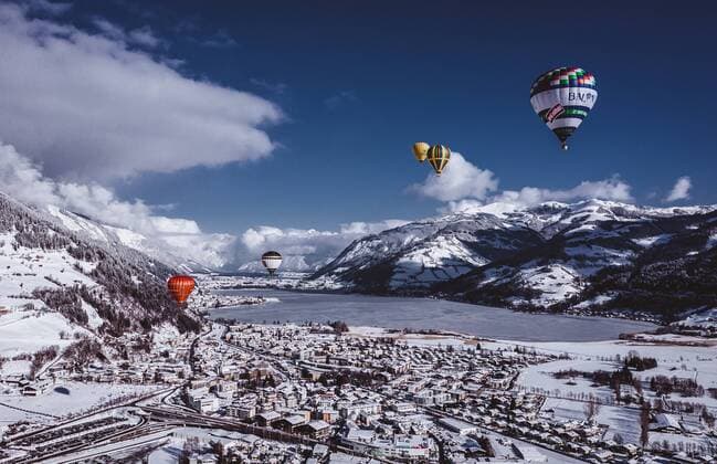 04 02 2019 Zell am See Kaprun AUT BalloonAlps in picture Hot air balloons are seeing above Zell am See during the International Balloonalps Alps Crossing Event Zell am See Kaprun Austria on 2019 02 04 Zell am See  EP_fei