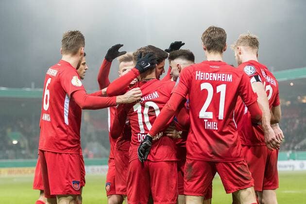 Goal celebration to 1 1 by Nikola Dovedan FC Heidenheim 10 51 FC Heidenheim vs. Bayer 04 Leverkusen DFB Cup Round of the Sixteen 05 02 2019 DFB REGULATIONS PROHIBIT ANY USE OF PHOTOGRAPHS AS IMAGE SEQUENCES AND OR QUASI VIDEO 1 FC Heidenheim vs. Bayer 04 Leverkusen DFB Cup Round of the Sixteen 05 02 2019 Heidenheim Copyright: xEIBNER WolfgangxFrankx EP_WFK