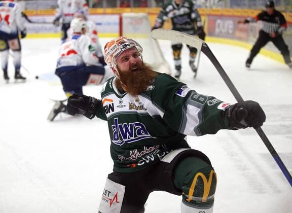 08 02 2019 Germany Bietigheim Ice Hockey DEL2 SC Bietigheim Steelers vs Heilbronner Falken Jubel nach dem 1 1 Tor Tor Torschütze Shawn Weller Steelers