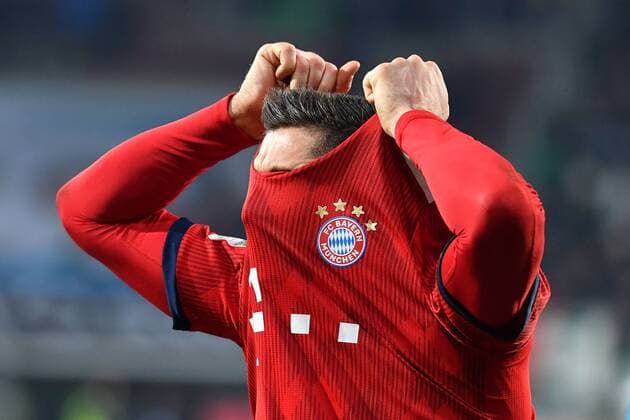 Robert LEWANDOWSKI Bayern Muenchen action single picture cut single motif half figure half figure football 1 Bundesliga 22 matchday matchday22 FC Augsburg A FC Bayern Muenchen M 2 3 on 15 02 2019 in Augsburg Germany WWK A R E N A