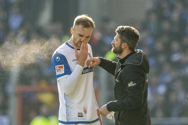 17 02 2019 Football GER Season 2018 2019 2 Bundesliga 22 Matchday DSC Arminia Bielefeld 1 FC Magdeburg in the Schüco Arena in Bielefeld Magdeburgs Jan Kirchhoff is treated at the bleeding nose DFL REGULATIONS PROHIBIT ANY USE OF PHOTOGRAPHS AS IMAGE SEQUENCES AND OR QUASI VIDEO Copyright: xKirchner DavidxInderliedx