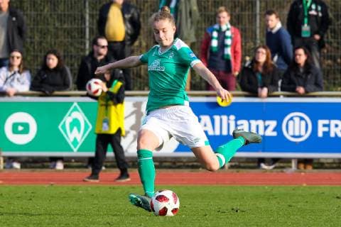 Michelle Ulbrich SV Werder Bremen in action football alliance women Bundesliga 2018 19 SV Werder Bremen vs MSV Duisburg Bremen Weserstadion Platz 11 17 02 2019 DFB regulations prohibit any use of photographs as image sequences and or quasi video Bremen Weserstadion Platz 11 Bremen Germany