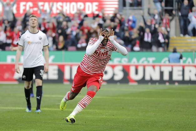 Köln RheinEnergieStadion 23 02 19 Tor zum 2 1 Torschütze Anthony Modeste Cologne cheers with his well-known glasses pose with Vincent Koziello in the game of the 2 Bundesliga between 1 FC Köln vs SV Sandhausen in the season 2018 2019 DFL regulations prohibit any use of photographs as image sequences and or quasi video