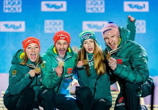 Nordic Ski World Championships in Seefeld Mixed Ski Jumping 02 03 2019 Seefeld AUT FIS World Championships Ski Nordic Seefeld 2019 Ski Jumping Mixed Team Award Ceremony in picture World Champion and Gold Medal Winner Katharina Althaus GER Markus Eisenbichler GER Juliane Seyfarth GER World champion and Gold medalist Katharina Althaus Markus Eisenbichler Juliane Seyfarth Karl Geiger of Germany during the winner Ceremony for the mixed team competition in ski jumping of nordic combination of FIS Nordic Ski World Championships 2019 Seefeld Austria on 2019 03 02 Seefeld Tirol Austria Kein Release verfügbar