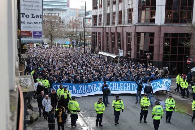 12 03 2019 Football Season 2018 2019 Champions League Round of 16 Manchester City FC Schalke 04 Fan march of fans of FC Schalke 04 through Manchester Manchester Etihad Stadium Germany