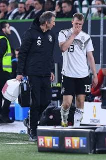 Football international Germany Serbia on 20 03 2019 in the Volkswagen Arena in Wolfsburg Lukas Klostermann Germany must leave the pitch injured DFB regulations prohibit any use of photographs as image sequences and or quasi video xRx