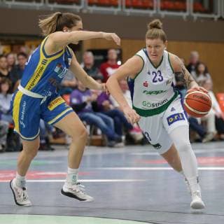 Göttingen Sporthalle Felix Klein Gymnasium 21 10 18 Basketball DBBL Season 2018 19 5 Matchday Flippo Baskets BG 74 Göttingen v Eintracht Braunschweig Picture 23 Klaudia Grudzien Flippo Baskets BG 74 right with ball 00 Margaret Mulligan Eintracht Braunschweig left xsmmpJPGx