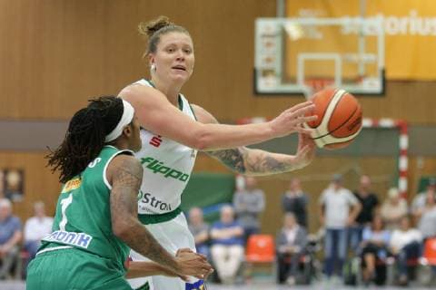 Göttingen Sporthalle Felix Klein Gymnasium 17 10 18 Basketball DBBL Season 2018 19 3 Matchday Flippo Baskets BG 74 Göttingen vs Rutronik Stars Keltern Picture 23 Klaudia Grudzien Flippo Baskets BG 74 right with ball 1 Jasmine Thomas Rutronik Stars Keltern left xsmmpJPGx