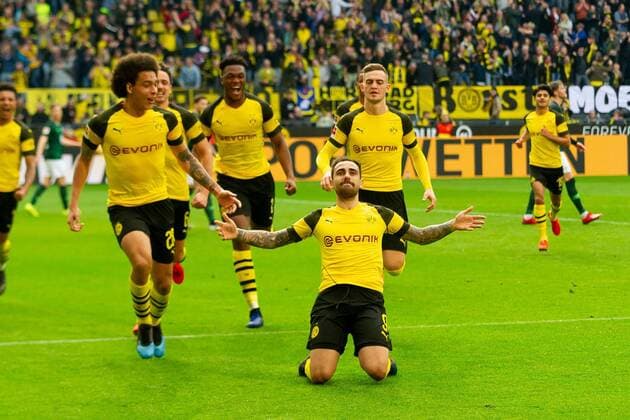 Dortmund Germany 30 03 2019 1 Bundesliga 27 Spieltag BV Borussia Dortmund VfL Wolfsburg Tor zum 1 0 Torschuetze Paco Alcacer BVB cheers DeFodi053