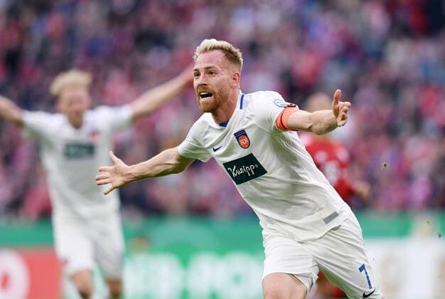 Football DFB Cup Quarterfinals 2018 2019 FC Bayern Munich 1 FC Heidenheim 03 04 2019 JUBEL 1 FC Heidenheim Scorers to 1 2 Marc Schnatterer DFL regulations prohibit any use of photographs as image sequences and or quasi video