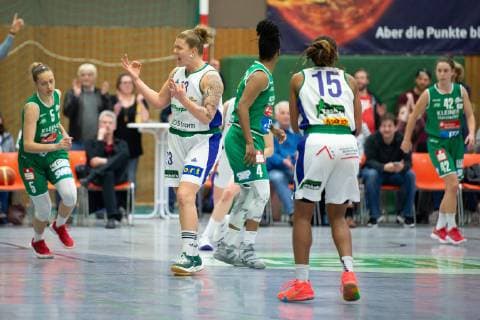 flippo Baskets BG 74 Rutronik Stars Keltern Basketball Women DBBL Playoffs Quarter Finals Game 2 flippo Baskets BG 74 Rutronik Stars Keltern 03 04 2019 Göttingen Göttingens Klaudia Grudzien M gestikuliert im Spiel Göttingen Niedersachsen Germany