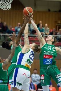 flippo Baskets BG 74 Rutronik Stars Keltern Basketball Women DBBL Playoffs Quarterfinals Game 2 flippo Baskets BG 74 Rutronik Stars Keltern 03 04 2019 Göttingen Kelterns Ezinne Kalu r and Kelterns Kim Pierre Louis l play against Göttingens Klaudia Grudzien Göttingen Niedersachsen Germany