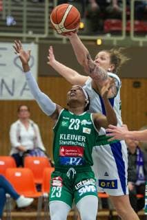 flippo Baskets BG 74 Rutronik Stars Keltern Basketball Women DBBL Playoffs Quarterfinals Game 2 flippo Baskets BG 74 Rutronik Stars Keltern 03 04 2019 Göttingen Kelterns Ezinne Kalu l plays against Göttingens Klaudia Grudzien Göttingen Niedersachsen Germany