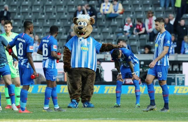 Salomon Kalou Javairo Dilrosun mascot Herthinho Davie Selke Marko Grujic disappointed after game disappointment sports football DFL Bundesliga men season 2018 2019 06 04 2019 Hertha BSC Berlin vs Fortuna Düsseldorf DFL regulations prohibit any use of photographs as image sequences and or quasi video