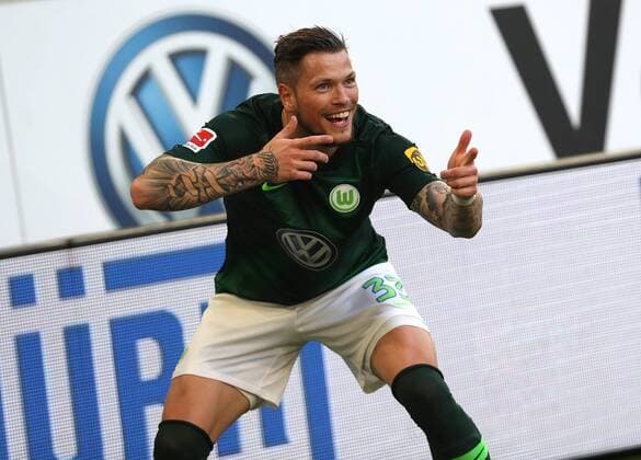 VfL vs Hannover 1 BL Wolfsburg 06 04 2019 FOOTBALL VfL Wolfsburg vs Hannover 96 1 BL Season 2018 19 Volkswagen Arena Picture shows Daniel Ginczek VfL Wolfsburg DFL REGULATIONS PROHIBIT ANY USE OF PHOTOGRAPHS AS IMAGE SEQUENCES AND OR QUASI VIDEO Wolfsburg