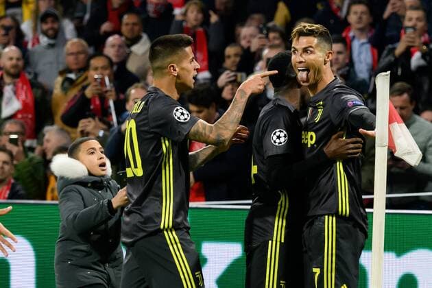 Amsterdam Netherlands 10 04 2019 UEFA Champions League 2018 19 Season Quarterfinals Quarterfinals Ajax Amsterdam Juventus Turin Christiano Ronaldo JUV Goal celebration celebrates with his team after goal 0 1 celebrates after scoring his team s first goal with team mates DeFodi001