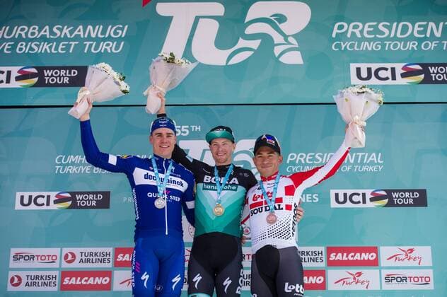 Podium v l n r 2 Fabio Jakobsen NED Deceuninck Quick Step 1 Sam Bennett IRL BORA hansgrohe 3 Caleb Ewan AUS Lotto Soudal Award Ceremony Honour Ceremony Celebration Jubel Freude Luck Emotionen Mimik Mimic Gestic Gestictics Landscape landscape horizontal Event Event 55 Presidential Cycling Tour of Turkey 1 Stage Stage 1 Istanbul to to Tekirdag 156 7 km Location Tekirdag Region Province Tekirdag Country Turkey Turkey Europe Asia Asia Date 16 04 2019 Stiehl Photography