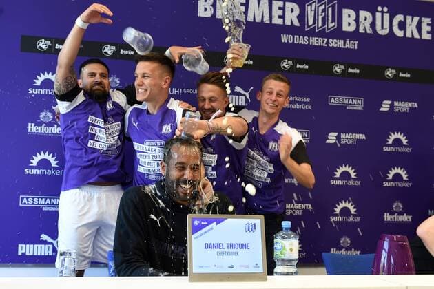 Football 3 League 34 Matchday VfL Osnabrück VfR Aalen on 20 04 2019 at the Bremer Brücke in Osnabrück Beer shower for coach Daniel Thioune Osnabrueck in the press conference of Marcos Alvarez Osnabrueck Thomas Konrad Osnabrueck and Alexander Dercho Osnabrueck MT