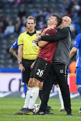 21 04 2019 xkvx Football 1 Bundesliga Hertha BSC Berlin Hannover 96 emspor v l Hendrik Weydandt Hannover 96 must be treated DFL DFB REGULATIONS PROHIBIT ANY USE OF PHOTOGRAPHS as IMAGE SEQUENCES and or QUASI VIDEO Berlin