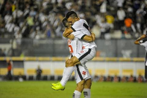 Vasco x Santos RIO DE JANEIRO, RJ - 24.04.2019: VASCO X SANTOS - Raul scores goal during Vasco x Santos, a match valid for the Brazil Cup, held at the Estadio San Januário, located in the city of Rio de Janeiro, on Wednesday (24). (Photo: Nayra Halm Fotoarena) x1720553x  NayraxHalm