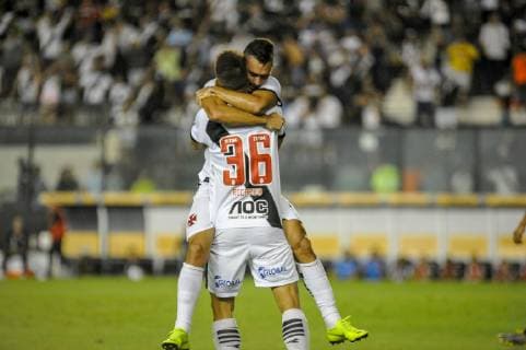 Vasco x Santos RIO DE JANEIRO, RJ - 24.04.2019: VASCO X SANTOS - Raul scores goal during Vasco x Santos, a match valid for the Brazil Cup, held at the Estadio San Januário, located in the city of Rio de Janeiro, on Wednesday (24). (Photo: Nayra Halm Fotoarena) x1720554x  NayraxHalm