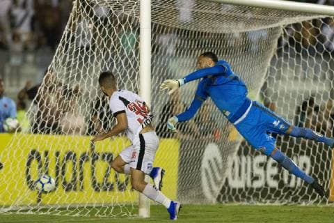 Vasco x Santos RIO DE JANEIRO, RJ - 24.04.2019: VASCO X SANTOS - Felipe Graça and goalkeeper Everson during Vasco vs. Santos for the 4th phase of the Brazil Cup in the return game held at the Estádio de São Januário, Rio de Janeiro, RJ, on Wednesday night (24) (Photo: Celso Pupo Fotoarena) x1720723x  CelsoxPupo