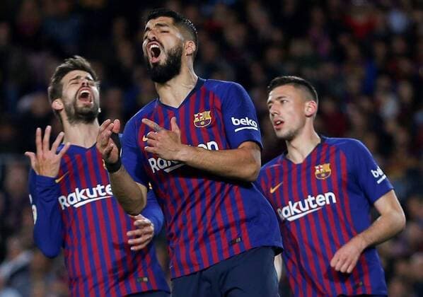 Sport Themen der Woche KW17 Sport Bilder des Tages FC Barcelona Barca s Luis Suarez (C), Gerard Pique (L) and Clement Lenglet (R) react during their Spanish LaLiga Primera Division soccer match against UD Levante played at the Camp Nou stadium in Barcelona, Spain, 27 April 2019. FC Barcelona vs UD Levante !ACHTUNG: NUR REDAKTIONELLE NUTZUNG!  Copyright: xQuiquexGarciax GRAF9172 20190427-636919987414815913