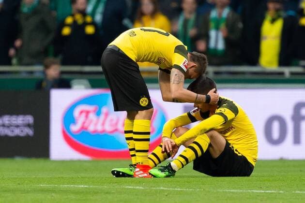 Dortmund Germany 04 05 2019 1 Bundesiga 32 matchday SV Werder Bremen BV Borussia Dortmund Maximilian Philipp BVB and Julian Weigl BVB disappointed looks dejected DeFodi001
