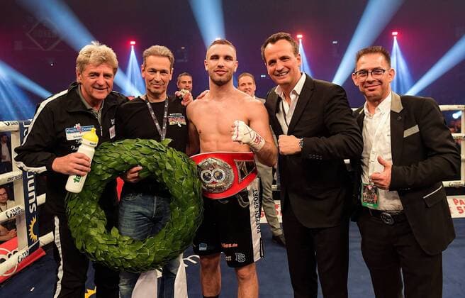 04 05 2019 xmkx Boxing IBF Boxgala Frankfurt am Main Boxing evening emspor v l Award ceremony Leon Bunn Winner DFL DFB REGULATIONS PROHIBIT ANY USE OF PHOTOGRAPHS as IMAGE SEQUENCES and or QUASI VIDEO Frankfurt am Main