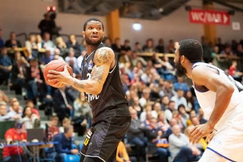easycredit Basketball Bundesliga 33 matchday on 10 5 2019 between Science City Jena and HAKRO Merlins Crailsheim v li Michael Cuffee Crailsheim on the ball against Dru Joyce Jena Sparkassen Arena Jena