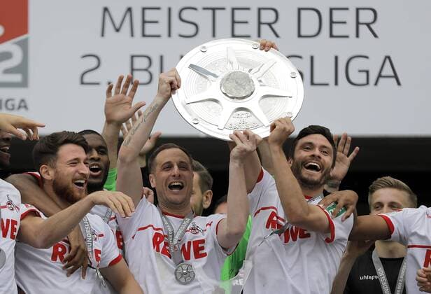 Köln RheinEnergieStadion 12 05 19 Matthias Lehmann L and Jonas Hector both from Cologne lift the championship cup of the 2 Bundesliga into the air in the game of the 2 Bundesliga between 1 FC Köln vs. Jahn Regensburg in the season 2018 2019 DFL regulations prohibit any use of photographs as image sequences and or quasi video