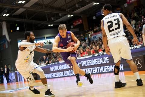 easycredit Basketball Bundesliga 33 4 Matchday on 12 5 2019 between Science City Jena and BG Göttingen Mitte Lennard Larysz Göttingen on ball against left Dru Joyce Jena Sparkassen Arena Jena