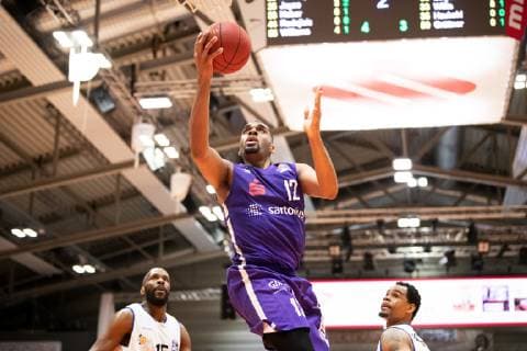 easycredit Basketball Bundesliga 33 4 Matchday on 12 5 2019 between Science City Jena and BG Göttingen Middle Darius Carter Göttingen at the Korbleger left Derrick Allen Jena right Immanuel McElroy Jena Sparkassen Arena Jena