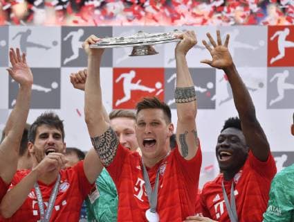 cheers with bowl championship trophy Niklas Süle FC Bayern Munich championship celebration after end of game FC Bayern Munich FCB vs Eintracht Frankfurt SGE 18 05 2019 DFL REGULATIONS PROHIBIT ANY USE OF PHOTOGRAPHS AS IMAGE SEQUENCES AND OR QUASI VIDEO FC Bayern Munich FCB vs Eintracht Frankfurt SGE
