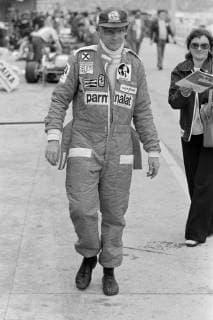 FORMULA I SAISON 1977 German Grand Prix 30 07 1977 Niki LAUDA AUT goes in the pit lane PHOTO WEREK Press photo agency xxNOxMODELxRELEASExx