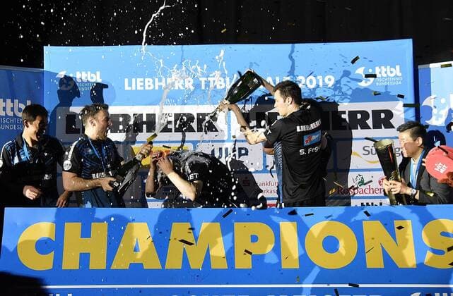 25 05 2019, xhbx, table tennis Bundesliga, TTF Liebherr Ochsenhausen 1 FC Saarbrücken TT emspor, v l Team Ochsenhausen celebrates the title with cup DFL DFB REGULATIONS PROHIBIT ANY USE OF PHOTOGRAPHS as IMAGE SEQUENCES and or QUASI VIDEO Frankfurt