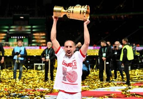 25 05 2019, xfux, Soccer DFB Cup Final, RB Leipzig FC Bayern Muenchen, emspor, v l Franck Ribery FC Bayern Muenchen cheer for the DFB Cup DFL REGULATIONS PROHIBIT ANY USE OF PHOTOGRAPHS as IMAGE SEQUENCES and or QUASI VIDEO Berlin