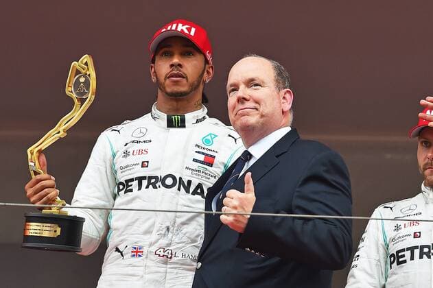 26 05 2019, xekx, Formula 1 FIA, 2019 Monaco Grand Prix race emspor, Albert II Prince of Monaco congratulates winner Lewis Hamilton Mercedes AMG Petronas DFL DFB REGULATIONS PROHIBIT ANY USE OF PHOTOGRAPHS as IMAGE SEQUENCES and or QUASI VIDEO Monte Carlo eel-fotografie Eberhard Krieger