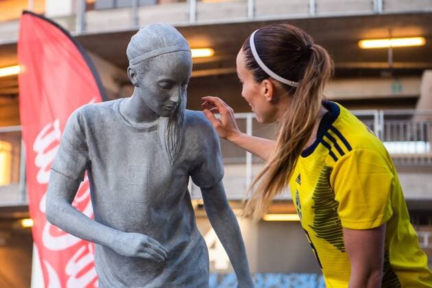 190531 Kosovare Asllani of Sweden next to a statue of herself after the women?s international friendly football match between Sweden and South Korea on May 31, 2019 in Göteborg,  Copyright: SIMONxHASTEGARD BB190531SH073
